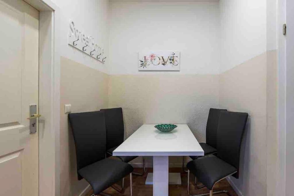 Big Fancy Apartments City Center เบอร์ลิน ภายนอก รูปภาพ